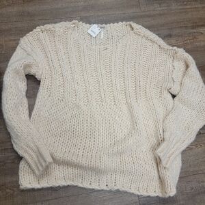 Free People cozy sweater. New w/ tags size small. Pearl color